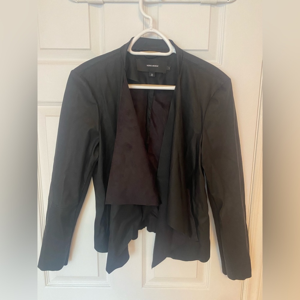 ⭐️ vero moda faux cream leather jacket⭐️